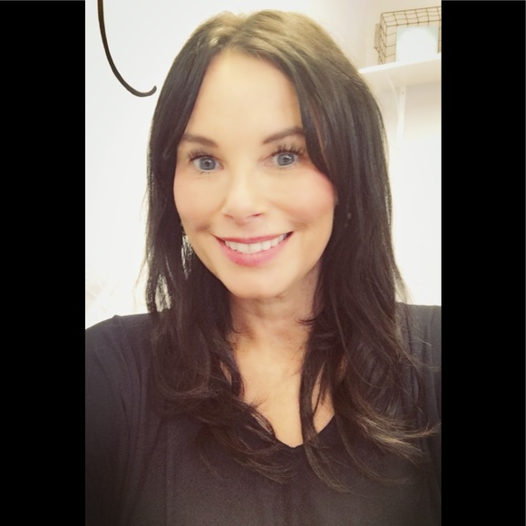 Meet your Posher, Traci - Picture 2 of 2